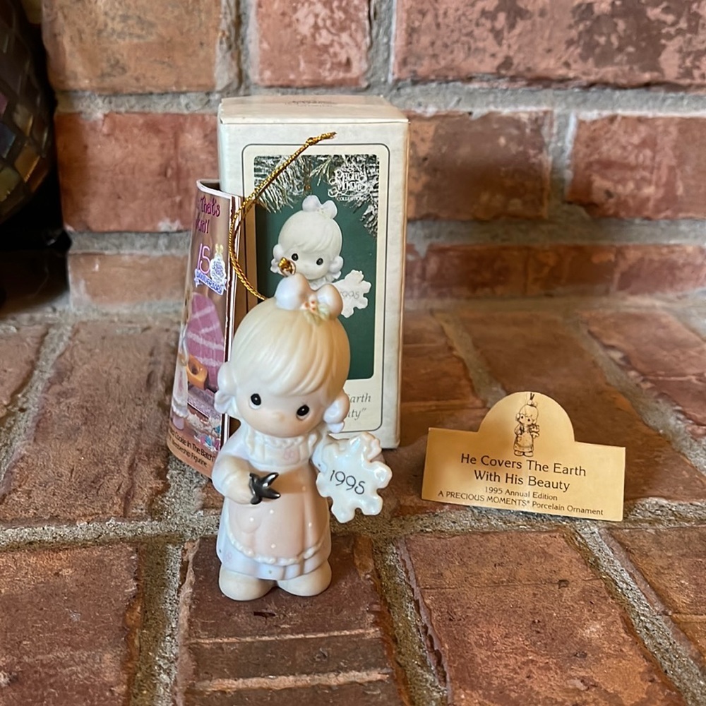Precious Moments 1995 He Covers The Earth With His Beauty Porcelain Ornament